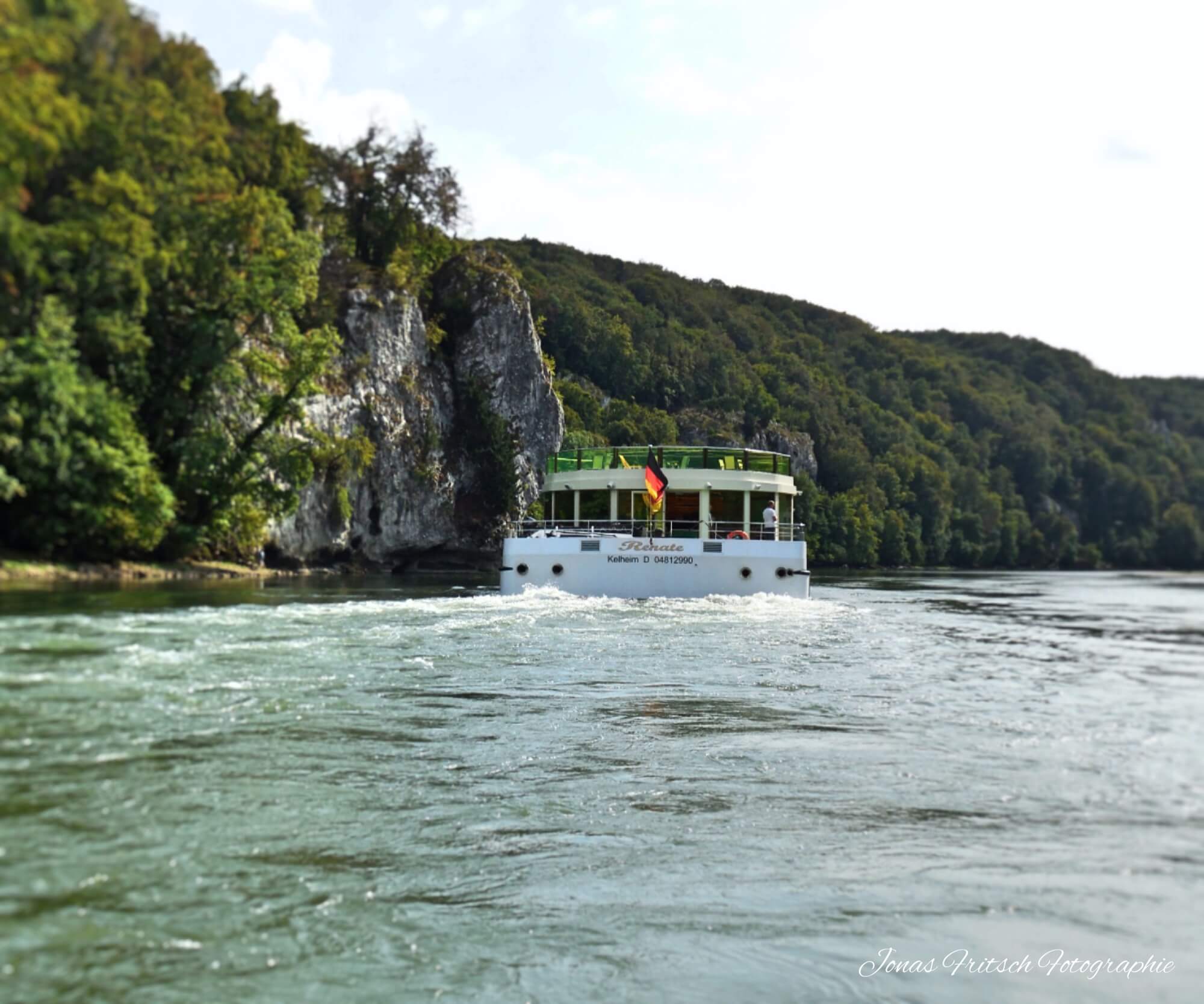 Die MS Renate schippert gemütlich die Donau entlang